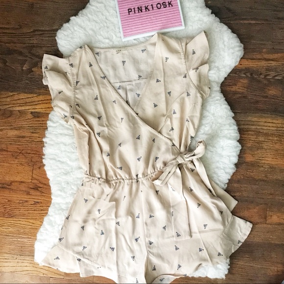 Papaya Pants - Nwot Yacht Printed self tie romper size large